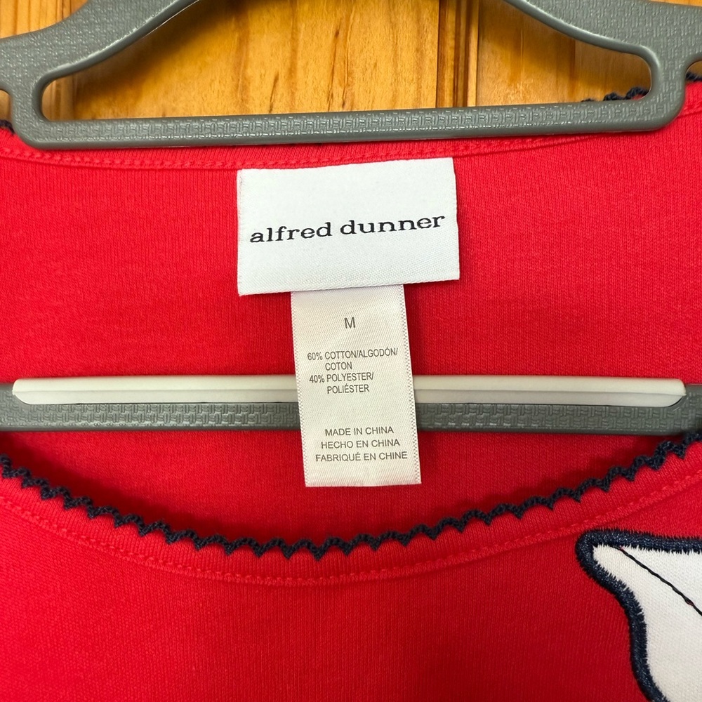 Alfred Dunner Red Top with Navy and White Floral Accents size Medium - Picture 4 of 5